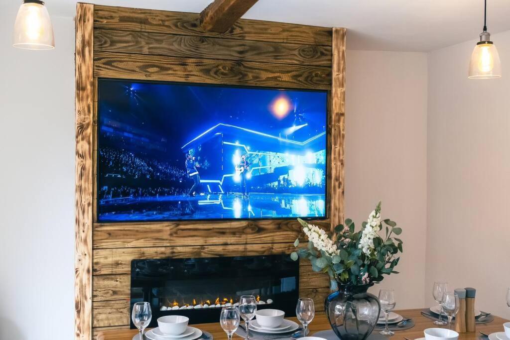 4 Bedroom - Sleep 9 Home In Cheadle Staffordshire - Alton Towers Polar Express Dimmingsdale Peak District Trentham Gardens Water World Zewnętrze zdjęcie