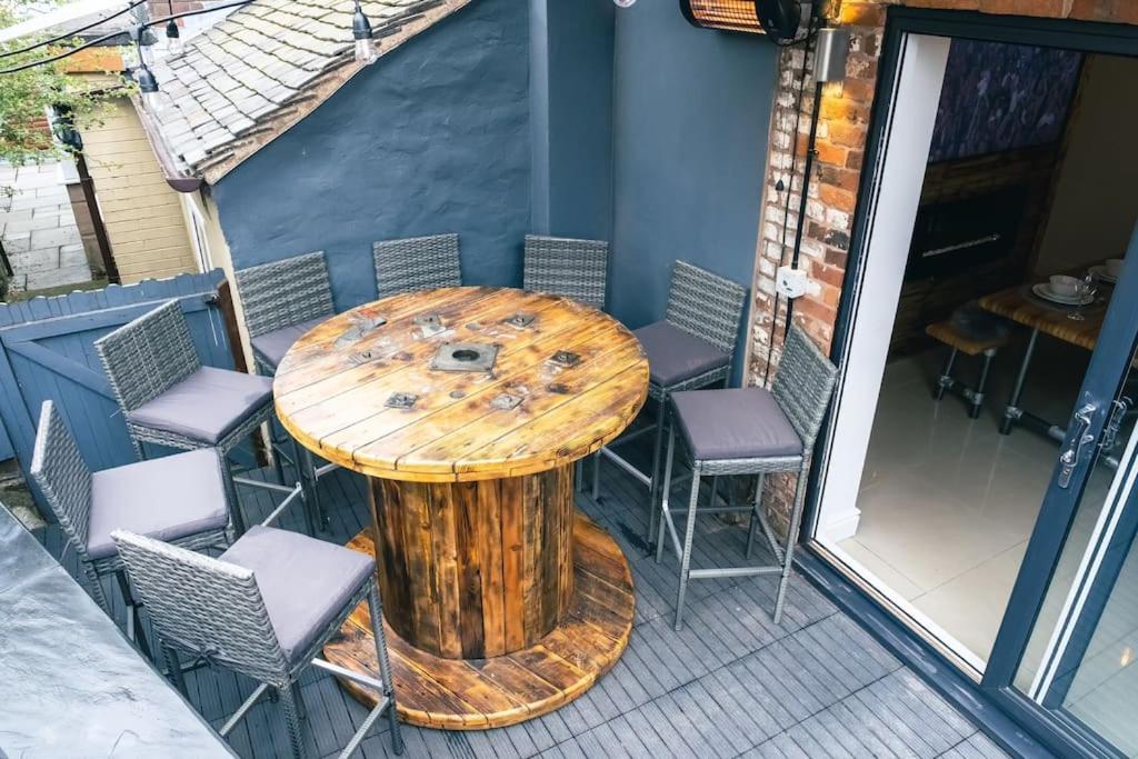4 Bedroom - Sleep 9 Home In Cheadle Staffordshire - Alton Towers Polar Express Dimmingsdale Peak District Trentham Gardens Water World Zewnętrze zdjęcie